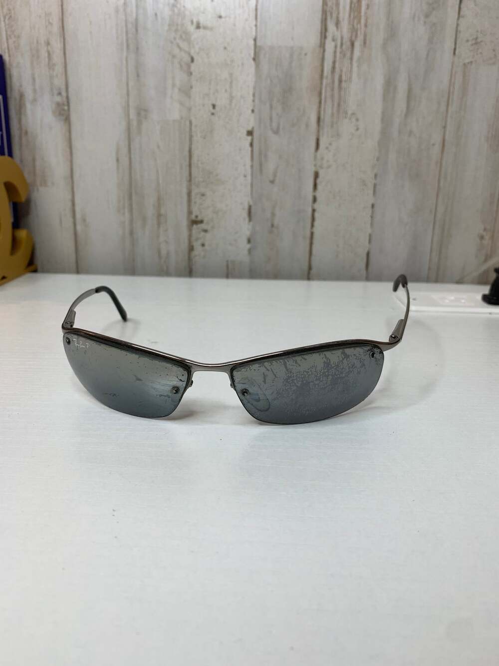 Ray-Ban Sunglasses Unisex Gray Frame Green Polarized Wraparound 63-15